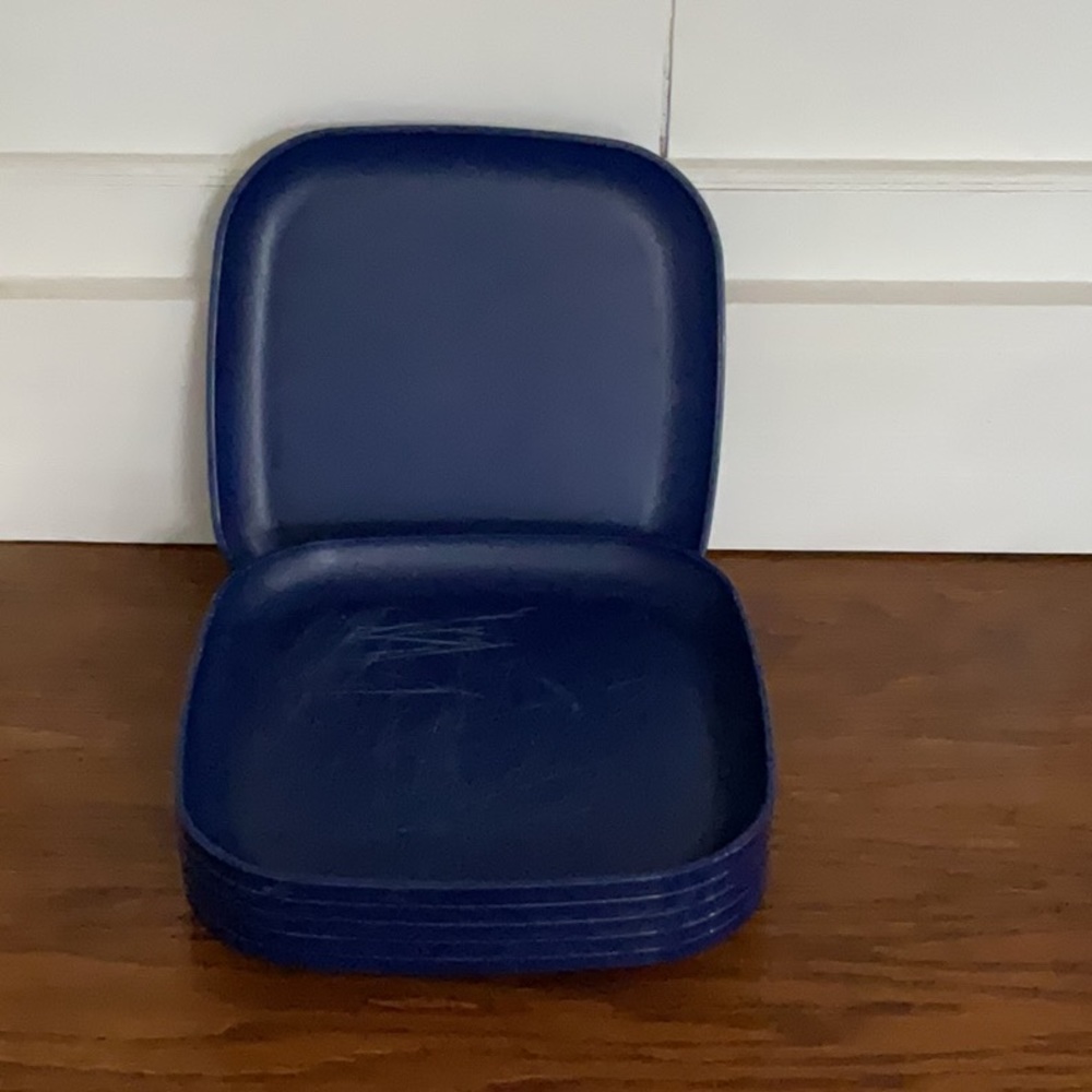 Tupperware plates navy blue set of 6